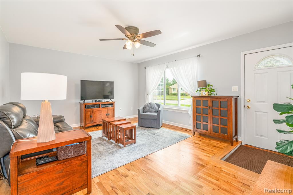 9705 HAMILTON Street, Belleville, MI 48111 — Photo 2