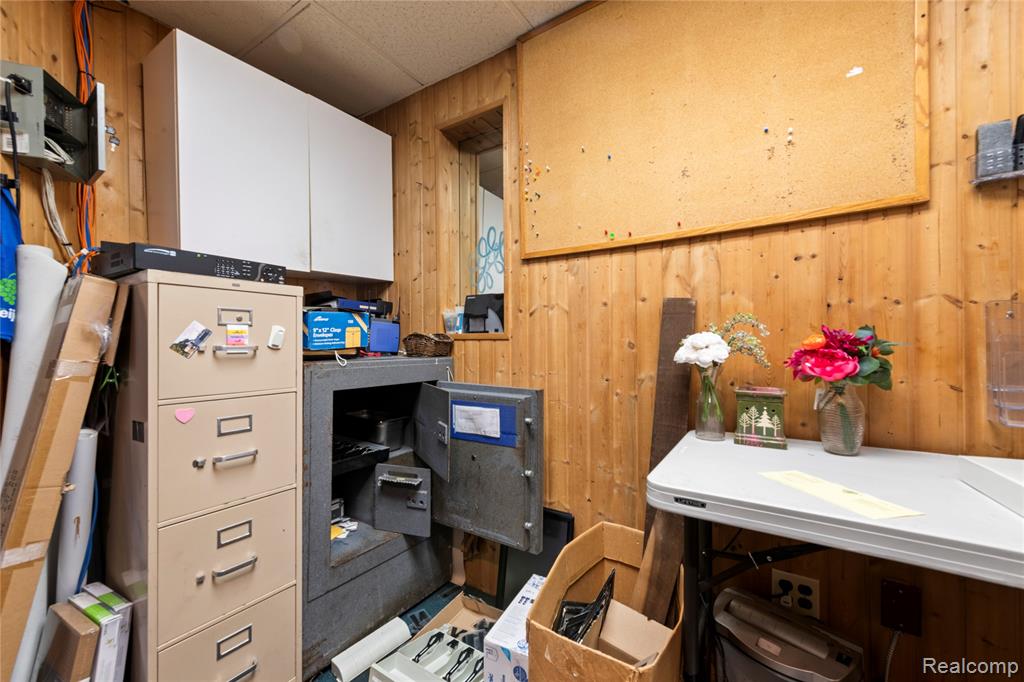 1090 Rochester Road, Troy, MI 48083 — Photo 33