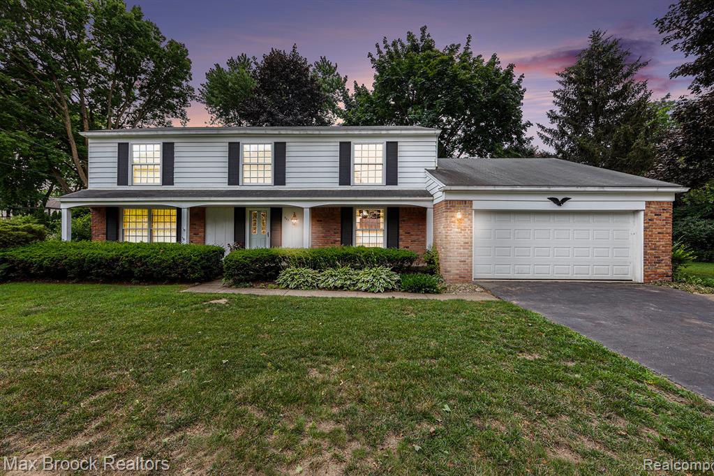 942 S Shady Hollow Circle, Bloomfield Hills, MI 48304 — front exterior