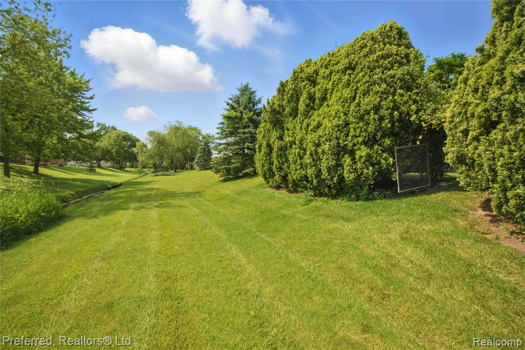 8530 Elmhurst Street, Canton, MI 48187 — Photo 41