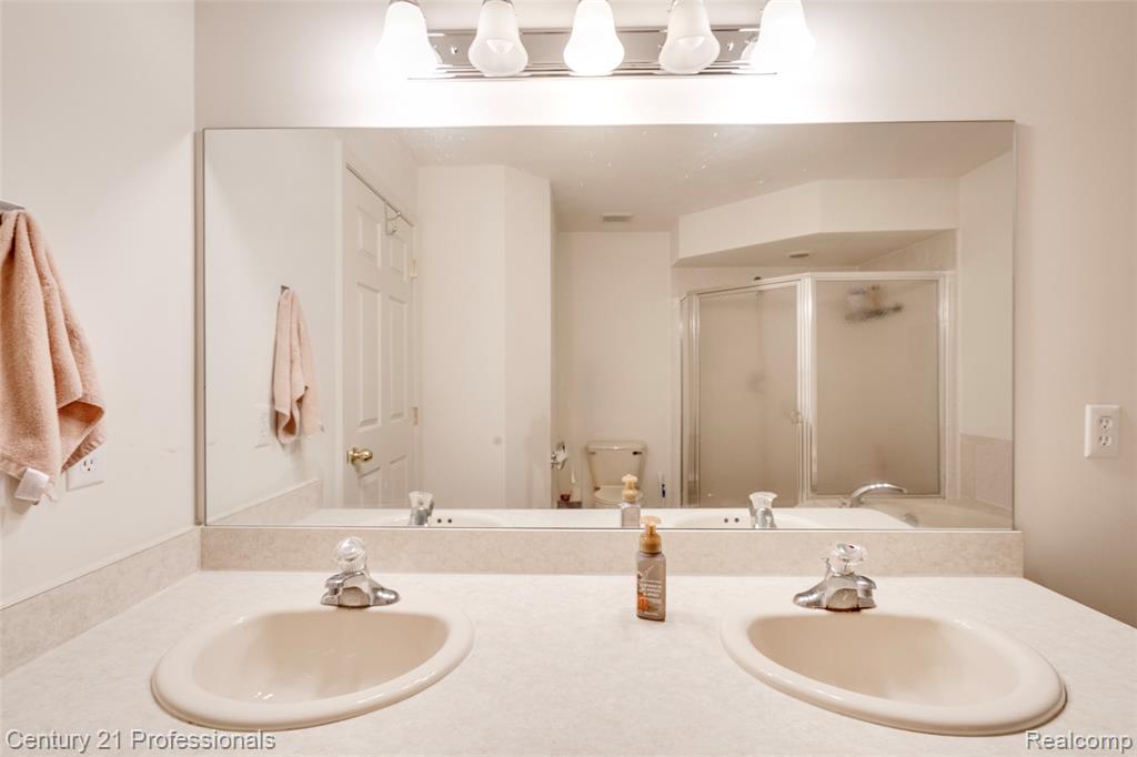 5958 Lochmore Drive, Commerce Twp, MI 48382 — Photo 46