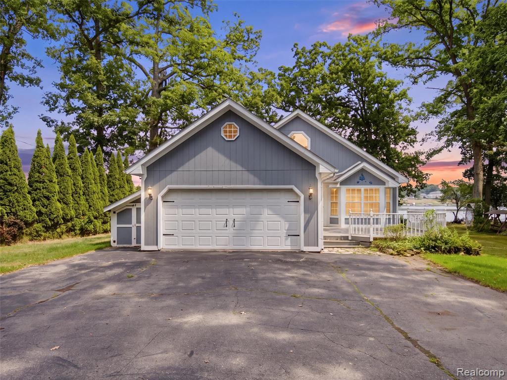 8954 Patrick Drive, Davisburg, MI 48350