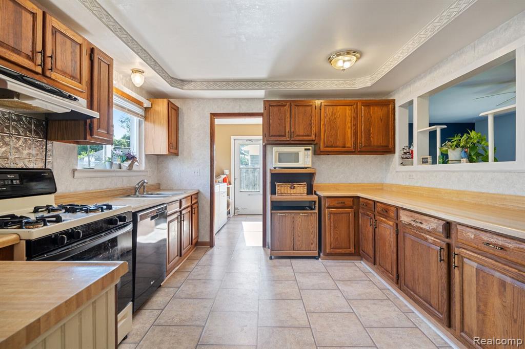 42204 MCBRIDE Avenue, Van Buren, MI 48111 — Photo 14