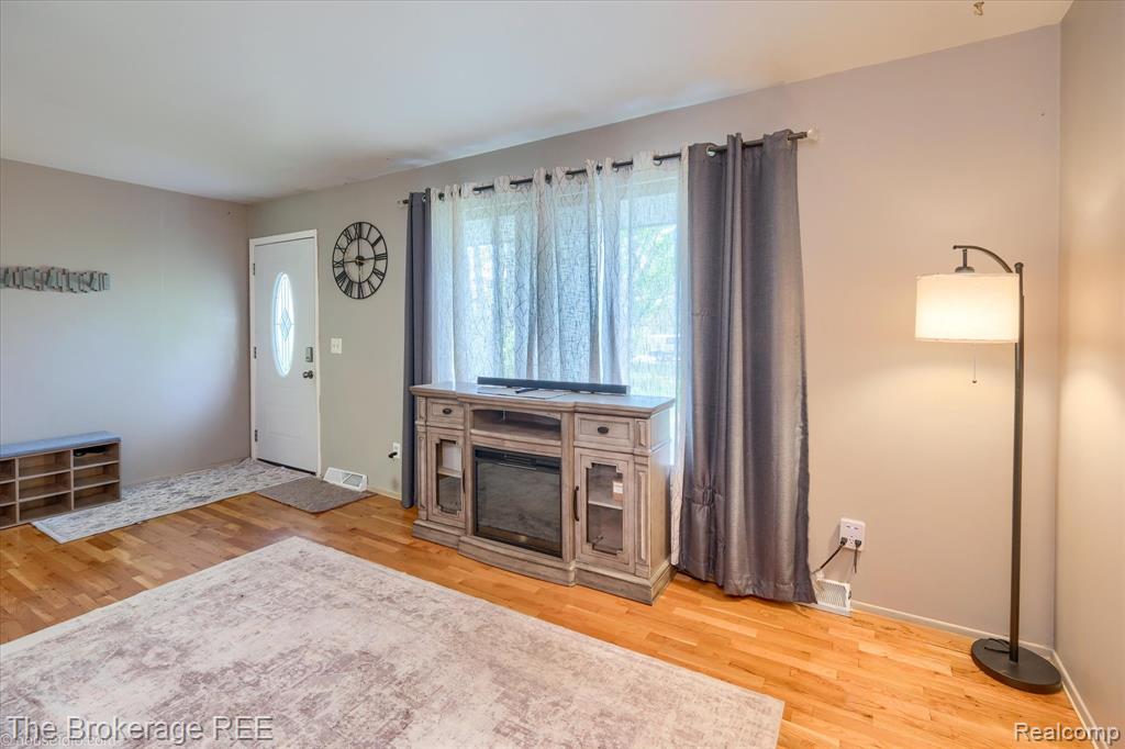 5042 Cook Road, Swartz Creek, MI 48473 — Photo 18