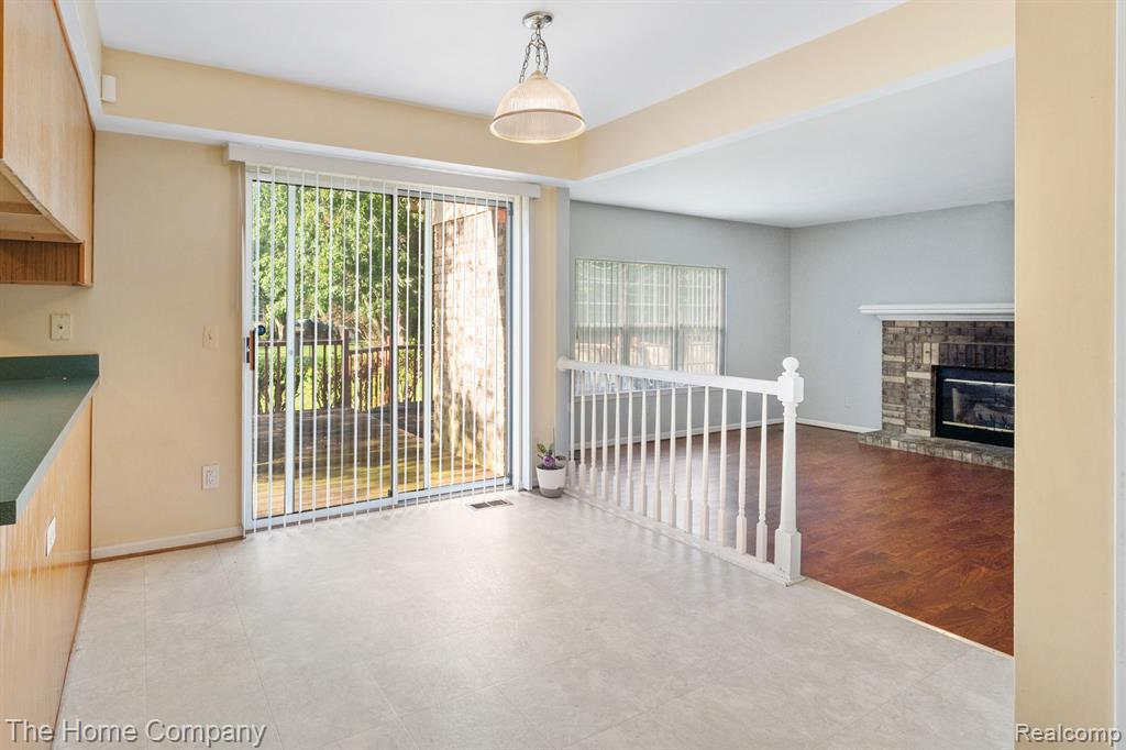 6868 Essex Court, Waterford, MI 48327 — Photo 12