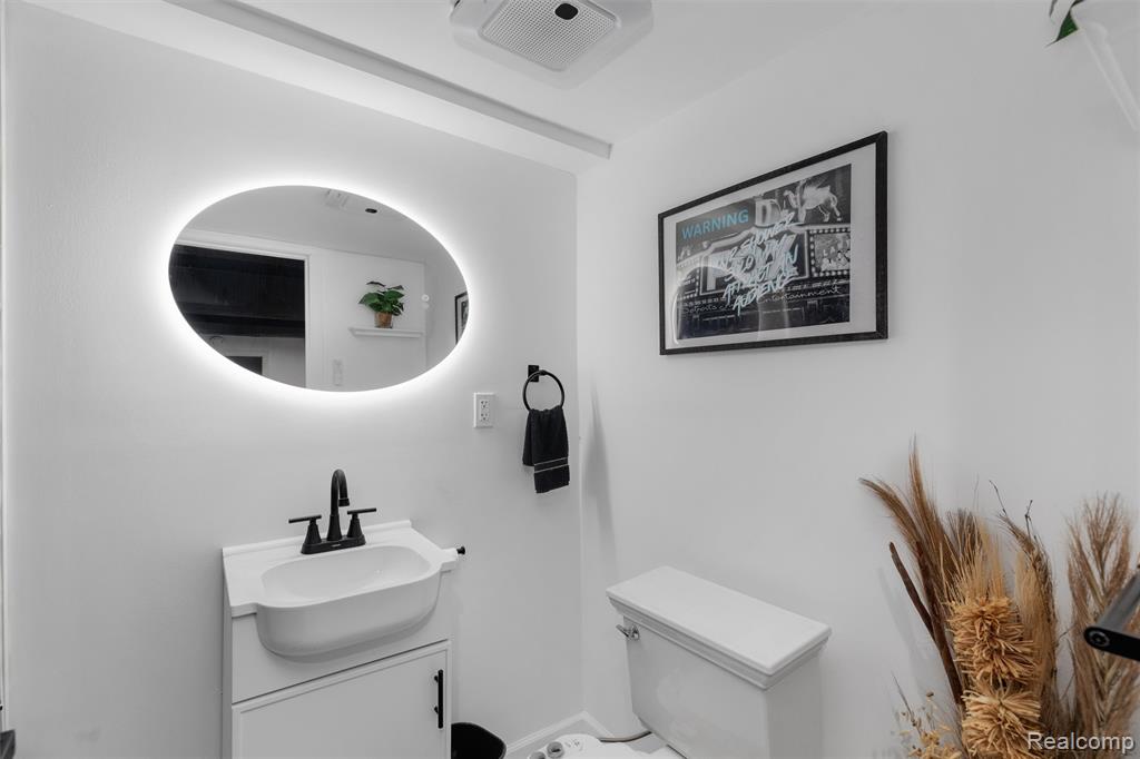 7406 Pebble pt, West Bloomfield, MI — Photo 19