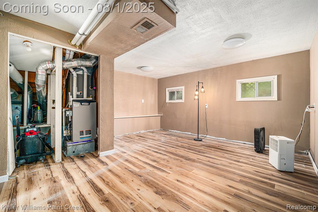 4135 Fenmore Avenue, Waterford, MI 48328 — Photo 19