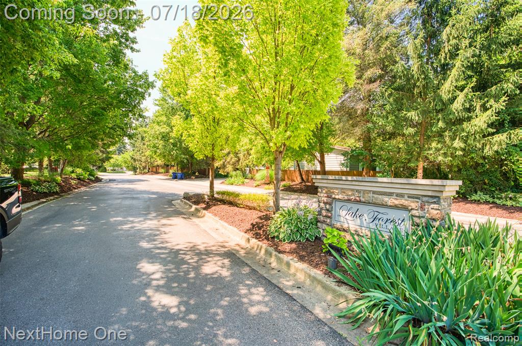 6496 Lake Meadow Drive, Waterford, MI 48327 — Photo 34