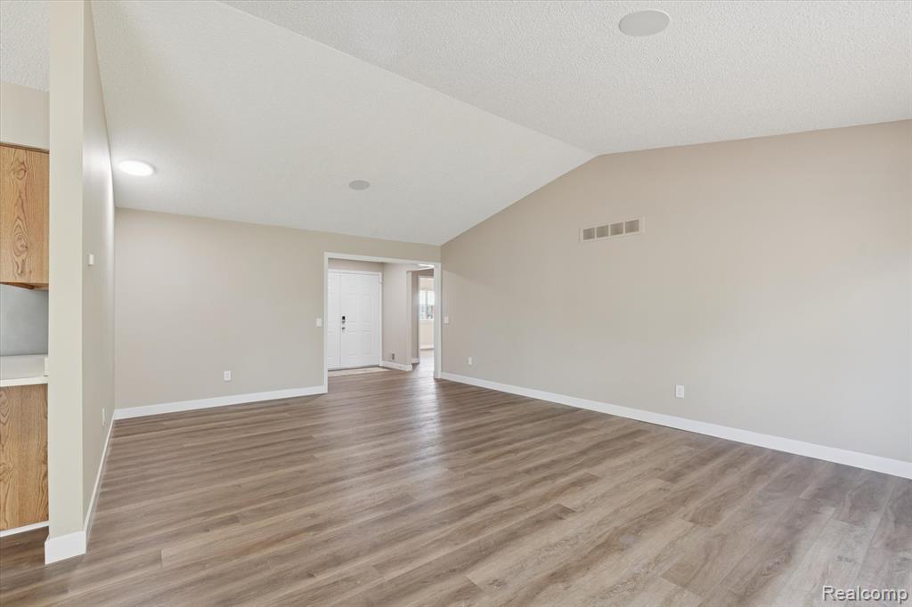 634 Lockport Road, Rochester Hills, MI 48307 — Photo 8
