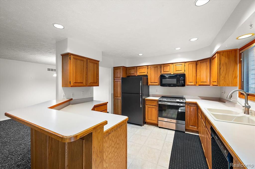6583 RIDGEVIEW Drive, Clarkston, MI — Photo 14