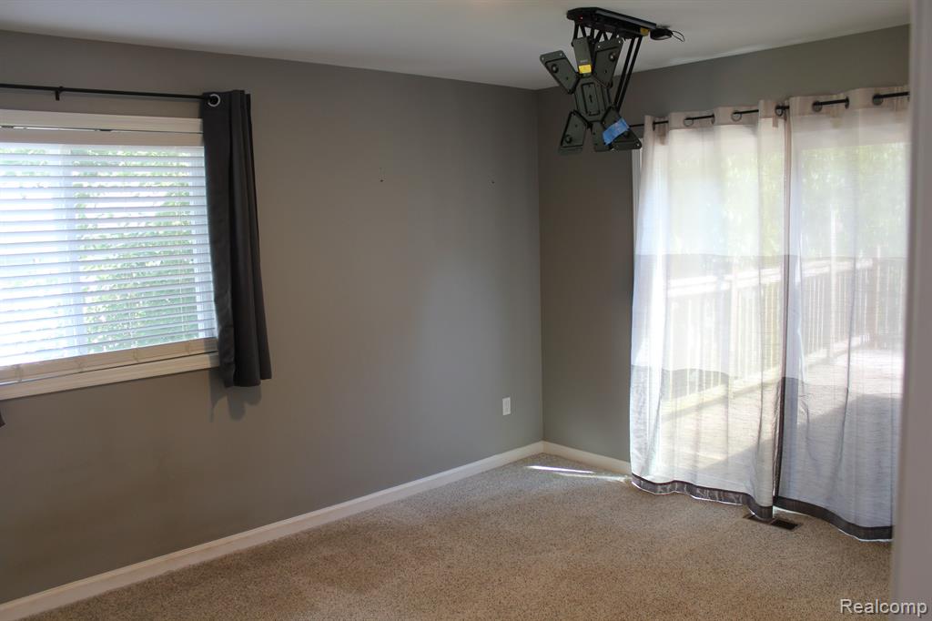 9025 GLASGOW Drive, White Lake, MI — Photo 15