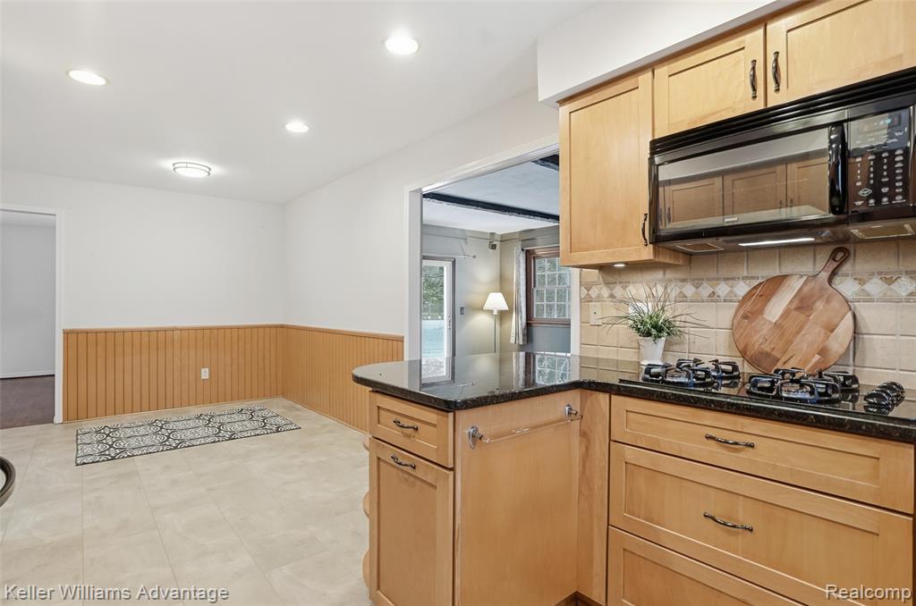 22846 Gilbar Street, Novi, MI — Photo 15