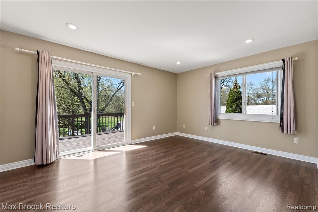 2375 Lakeside Drive, Highland, MI 48356 — Photo 24