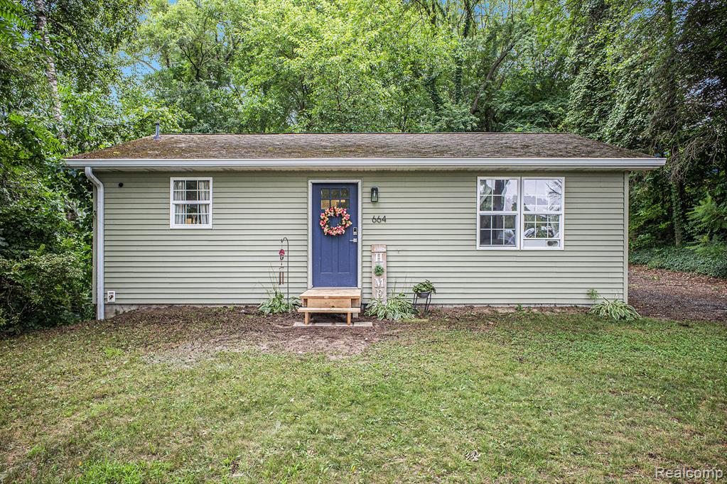 664 E HIGHLAND Road, Howell, MI 48843 — Photo 3