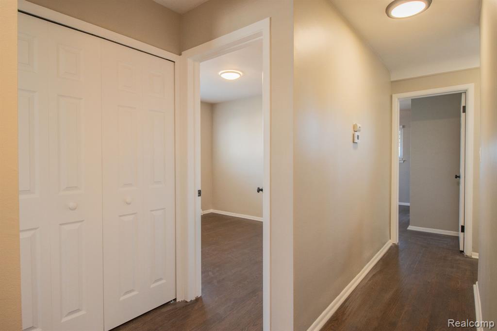 30705 Longfellow Avenue, Madison Heights, MI 48071 — Photo 17