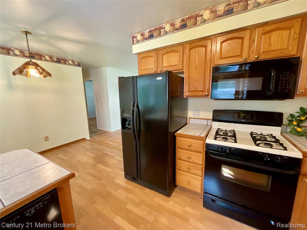 6272 Elro Street, Burton, MI 48509 — Photo 12