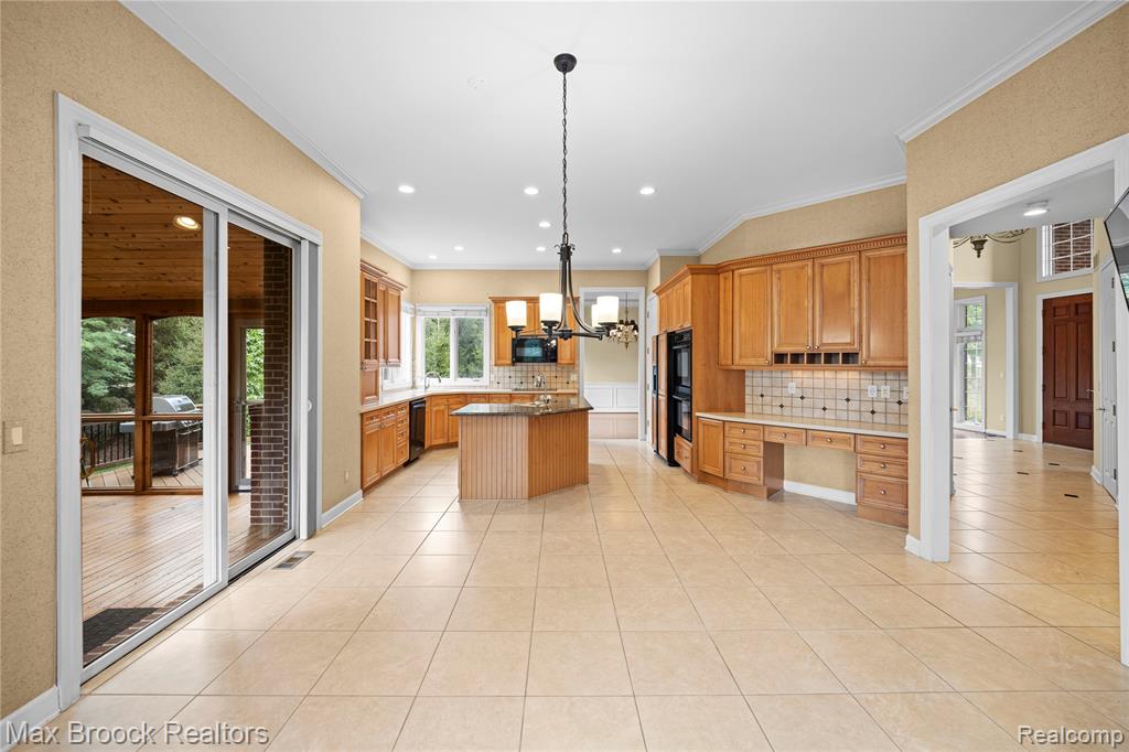 5149 Parkgate Drive, Commerce Twp, MI 48382 — Photo 19
