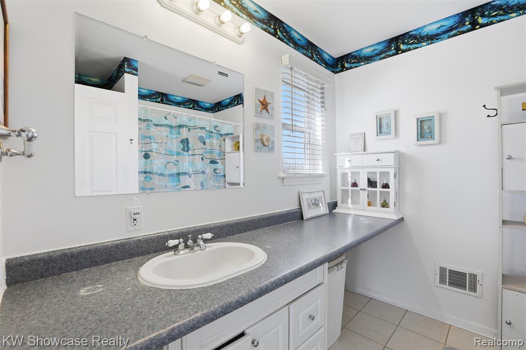 25715 Norfolk Street, Dearborn Heights, MI 48125 — Photo 18