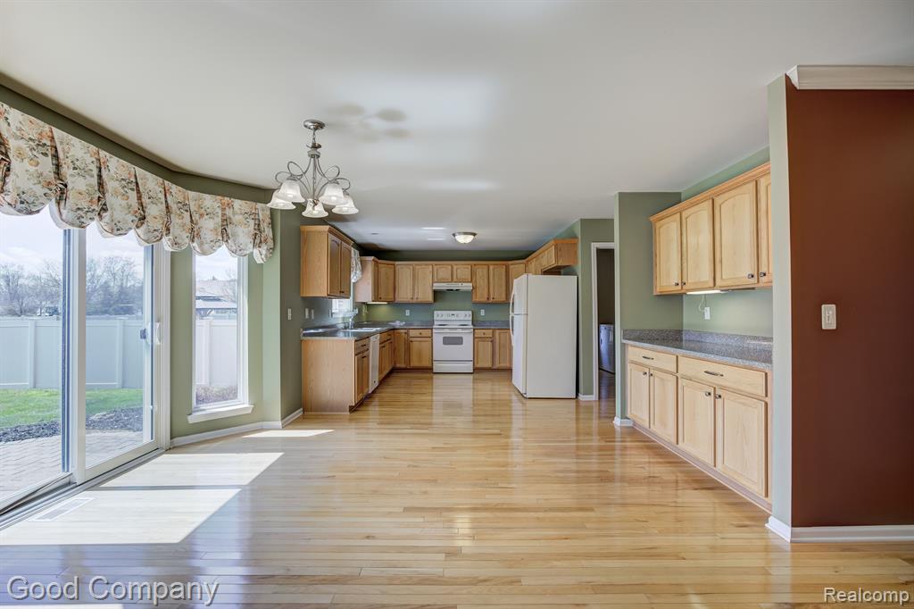 423 CEDAR Street, Wyandotte, MI 48192 — Photo 16