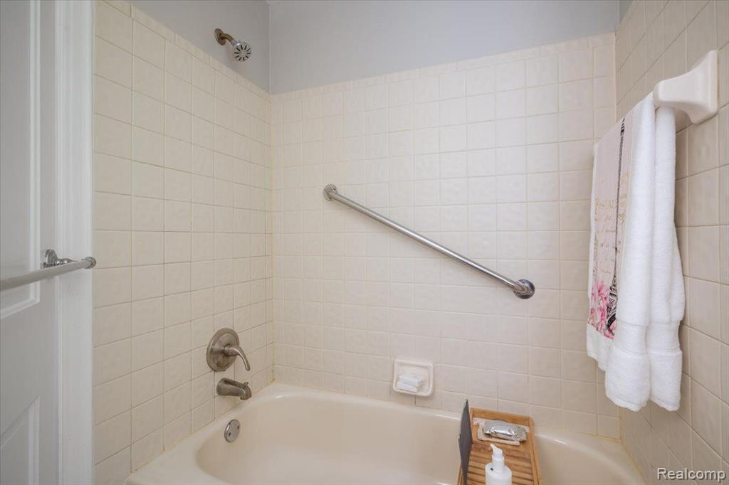 79 WENONAH Drive, Pontiac, MI 48341 — Photo 37