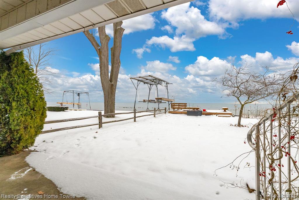 5430 Lakeshore Road, Fort Gratiot, MI 48059 — Photo 55