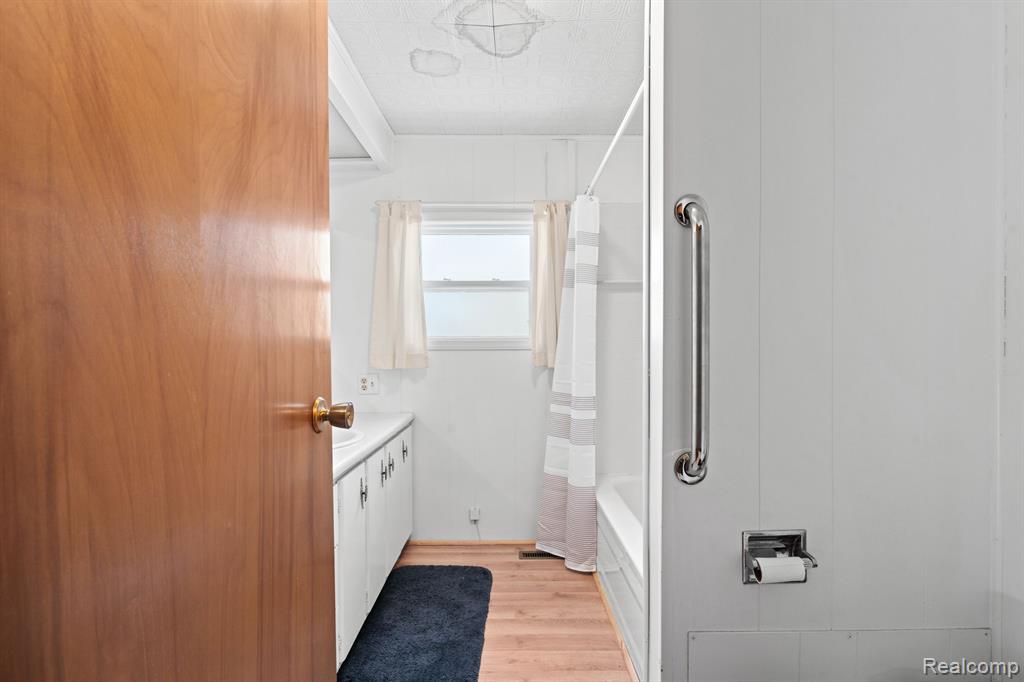 5269 LAKESHORE Road, Fort Gratiot, MI 48059 — Photo 10