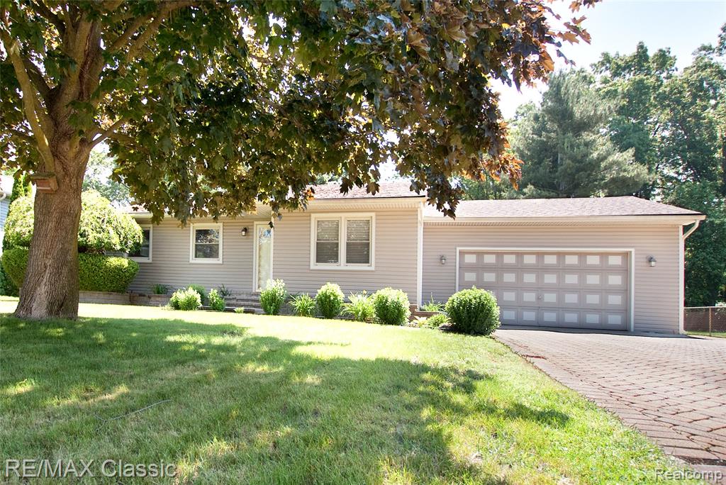 5280 Weston Court, Commerce Twp, MI 48382 — Photo 2
