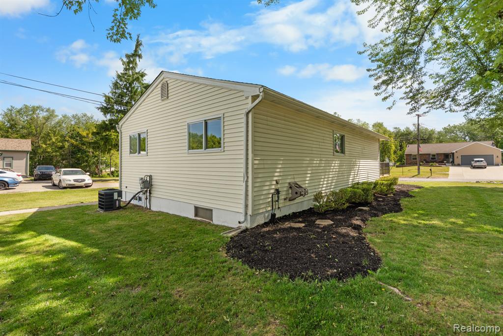 560 McMunn Street, South Lyon, MI 48178 — Photo 33