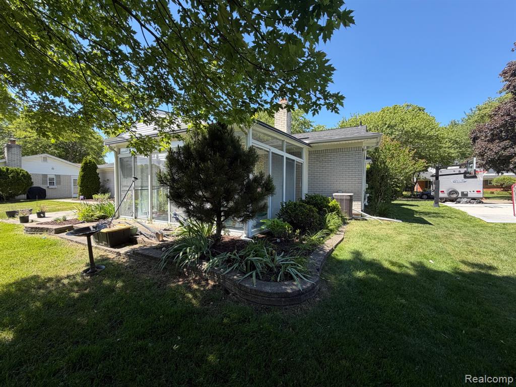 6366 Walker Drive, Troy, MI 48085 — Photo 5