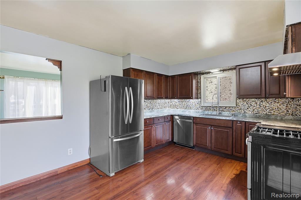 6230 Barker Drive, Waterford, MI 48329 — Photo 8