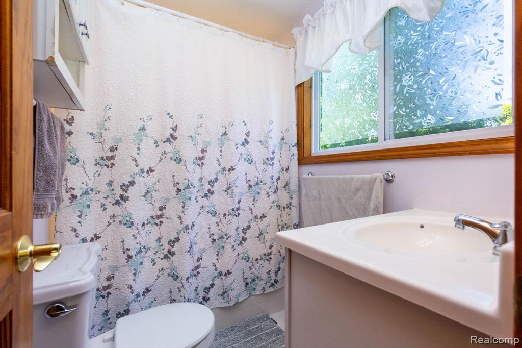 6345 Lanman Drive, Waterford, MI 48329 — Photo 31