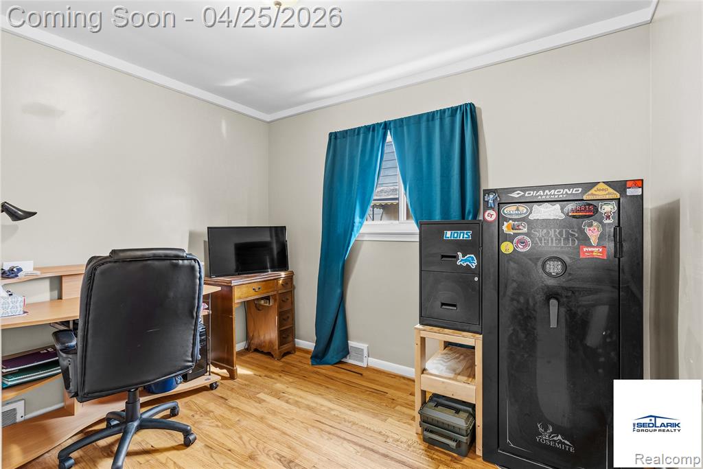 24909 Saxony Avenue, Eastpointe, MI 48021 — Photo 14