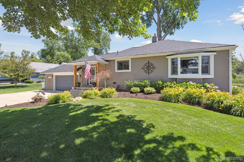 319 Angola Street, Wolverine Lake, MI 48390 — Photo 4