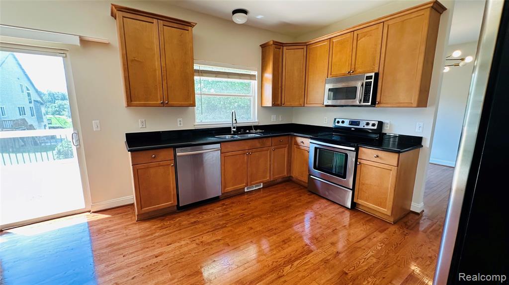 815 CALGARY Street, Auburn Hills, MI 48326 — Photo 35