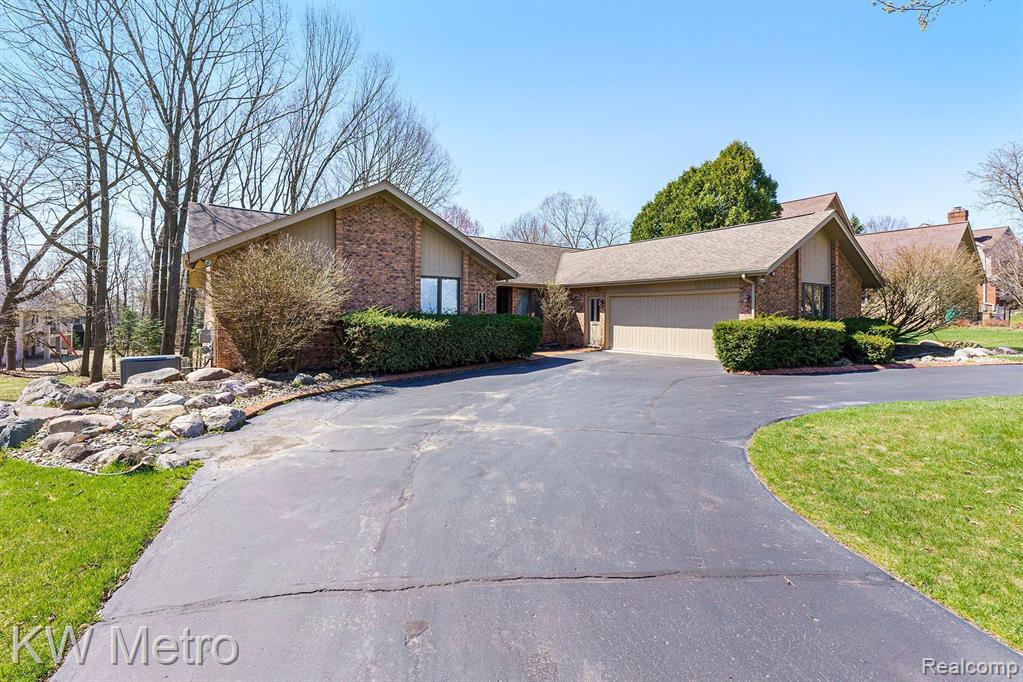 6545 PARK VALLEY Drive, Clarkston, MI 48348 — Photo 48