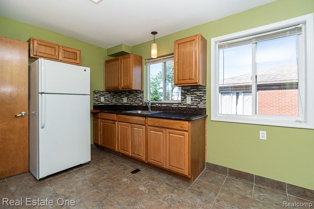 8272 Racine Road, Warren, MI 48093 — Photo 16