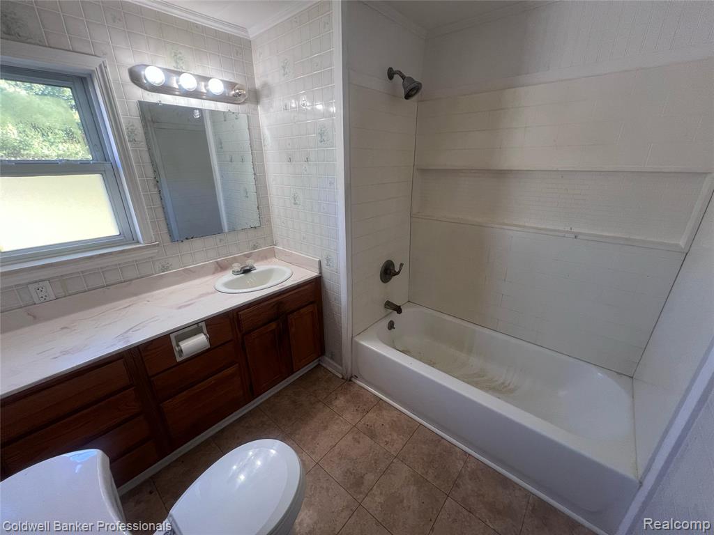 904 Rowland Road, Leonard, MI 48367 — Photo 15