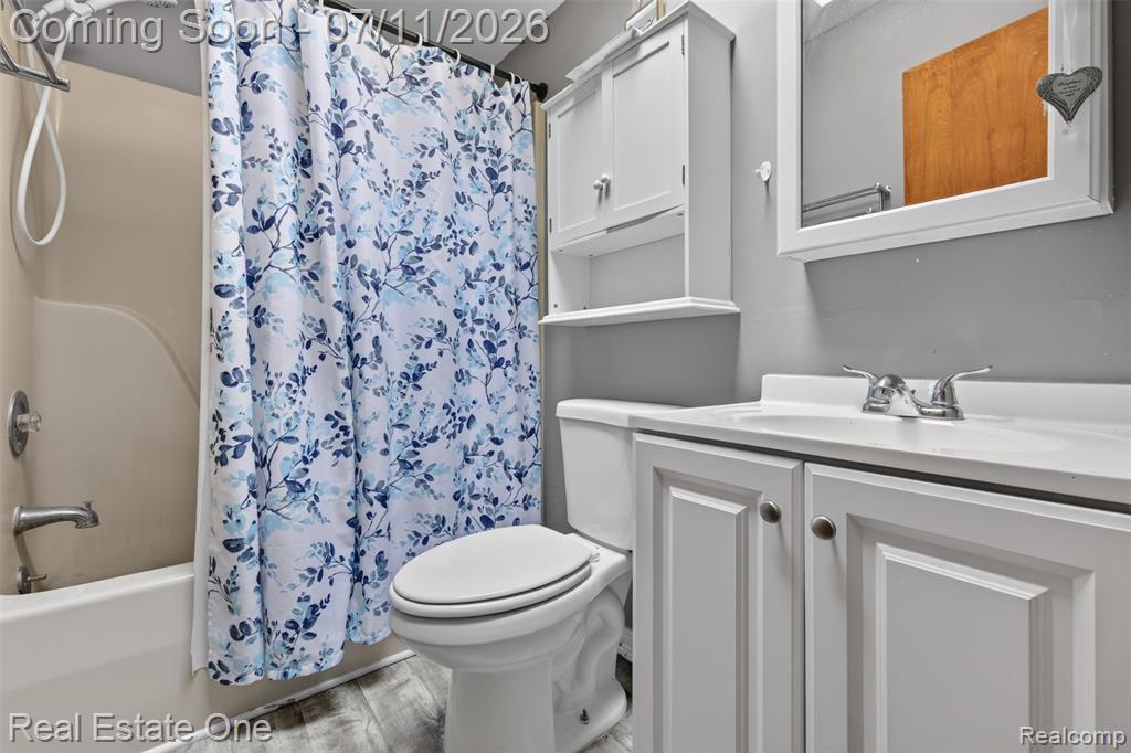 310 S Van Road, Holly, MI 48442 — Photo 30
