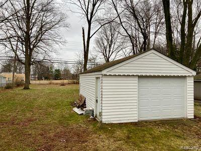 735 Robinwood Drive, Troy, MI 48083 — Photo 17