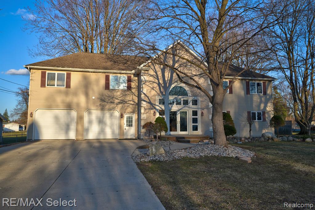 4196 LARK Lane, Flint, MI 48506 — Photo 2