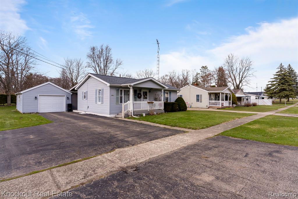 203 ATHLETIC Street, Otisville, MI 48463 — Photo 3