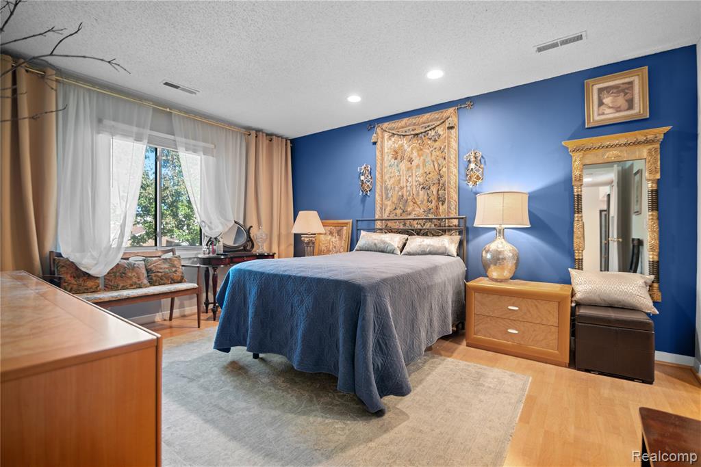 7975 Woodingham, West Bloomfield, MI — Photo 10