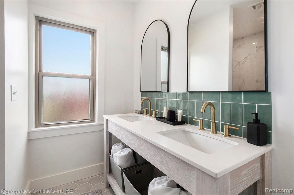 3515 FISCHER Street, Detroit, MI 48214 — Photo 15