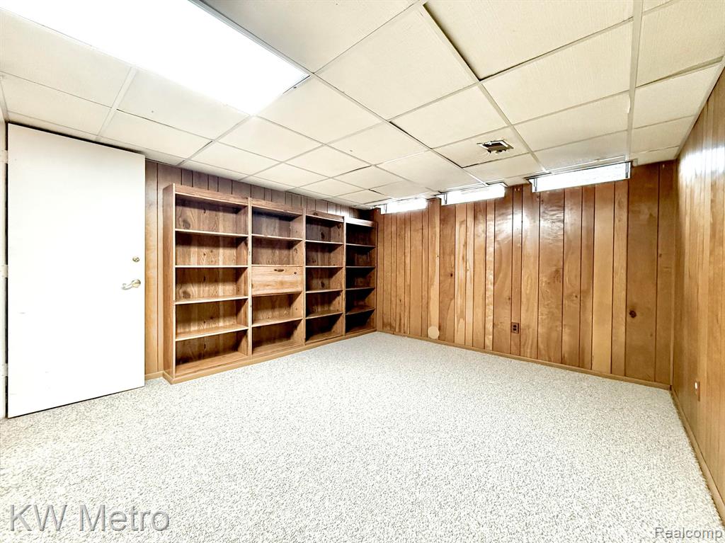 223 NEPTUNE Drive, Walled Lake, MI 48390 — Photo 22