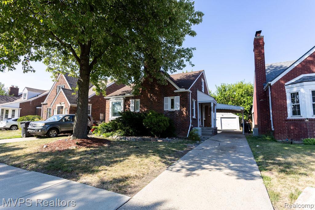 21737 McCormick Street, Grosse Pointe, MI 48236