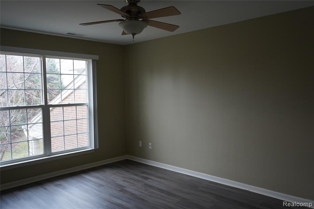 44036 RUSHCLIFFE Drive, Sterling Heights, MI 48313 — Photo 9