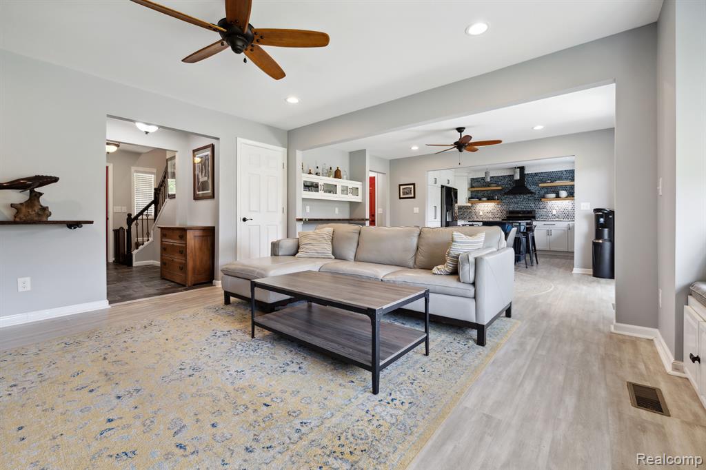 4711 Fenton Road, Hartland, MI 48353 — Photo 8