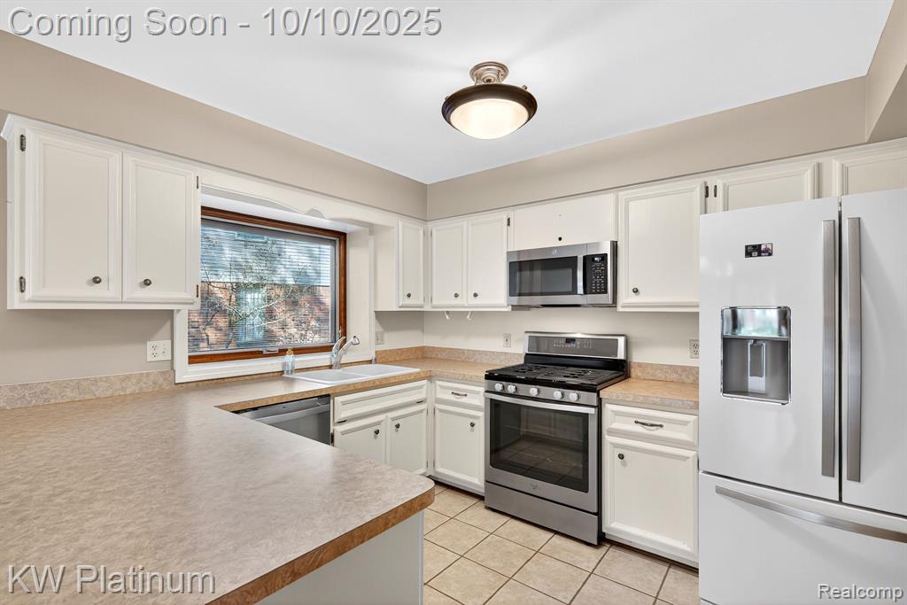 842 Timberline Drive, Rochester Hills, MI 48309 — Photo 14