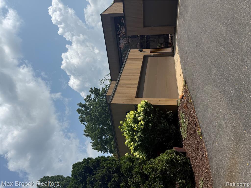 32690 Ravine Drive, Franklin, MI 48025