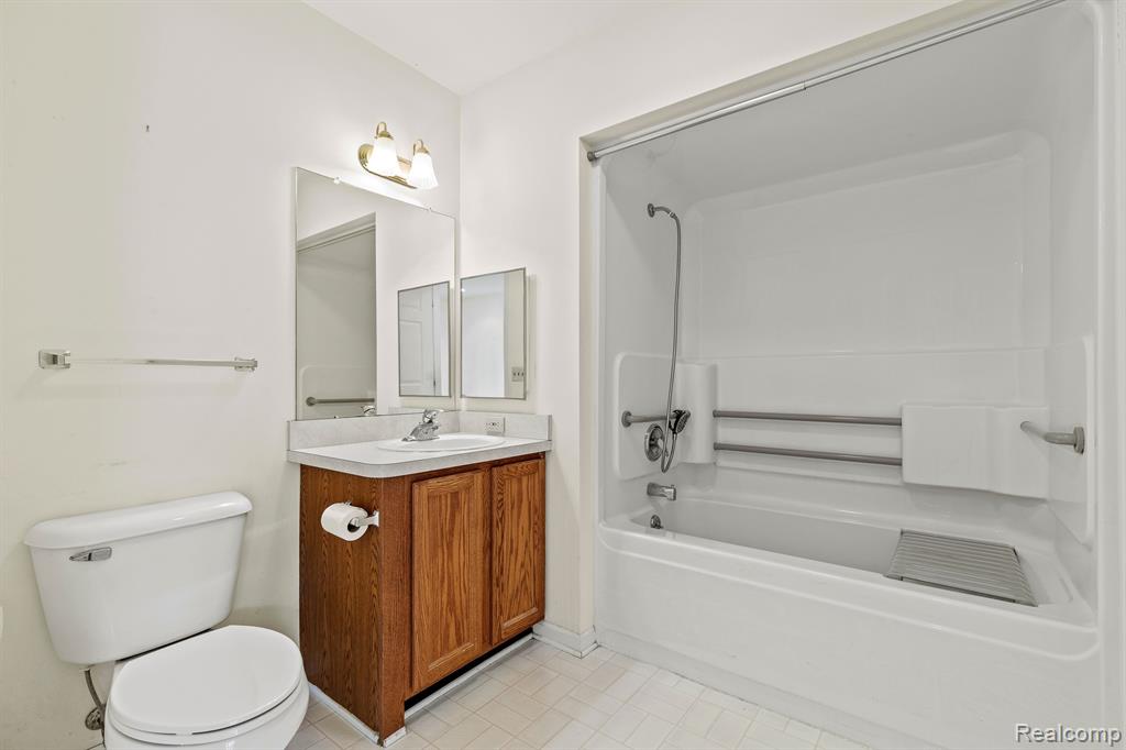 21382 MAGNOLIA Court, 1, Farmington Hills, MI 48336 — Photo 15